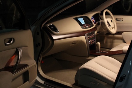 Xe limousine từ Nissan Teana - 13