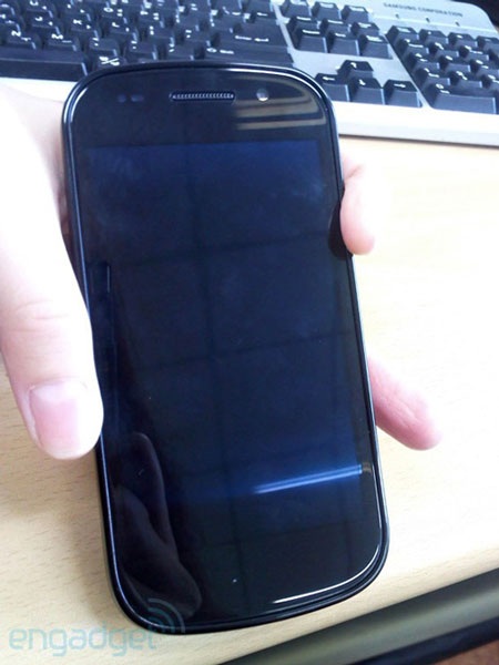 Lộ ảnh thực tế của điện thoại Google Nexus S - 6 Lộ ảnh thực tế của điện thoại Google Nexus S - 6