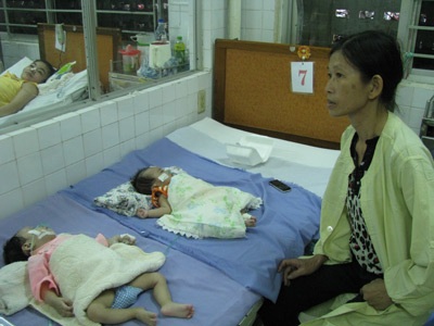 Bé Lê Như Quỳnh đã xuất viện về trung tâm trẻ mồ côi Quế Sơn - 1 Bé Lê Như Quỳnh đã xuất viện về trung tâm trẻ mồ côi Quế Sơn - 1