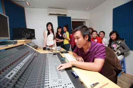 Hoa khôi tuổi teen Xuân Mai chưa thể biết “người kế vị” - 9 Hoa khôi tuổi teen Xuân Mai chưa thể biết “người kế vị” - 9