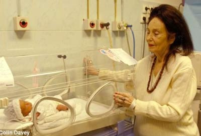 Cuộc sống của người mẹ 72 tuổi có con 5 tuổi - 3 Cuộc sống của người mẹ 72 tuổi có con 5 tuổi - 3