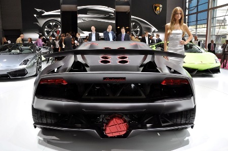 Lamborghini sản xuất siêu xe giá hơn 3 triệu USD? - 16