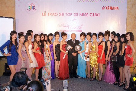 Miss Teen rạng rỡ trong đêm trao giải Top 20 Miss Cuxi - 1 Miss Teen rạng rỡ trong đêm trao giải Top 20 Miss Cuxi - 1