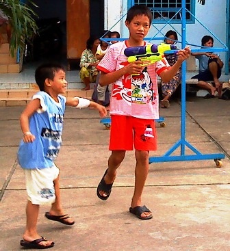 Cả 4 cháu bị bạo hành đều không muốn trở về nhà mở - 1