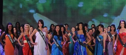 74 tỷ đồng cho đêm “Hoa hậu Trái đất và Doanh nhân hướng về miền Trung” - 1