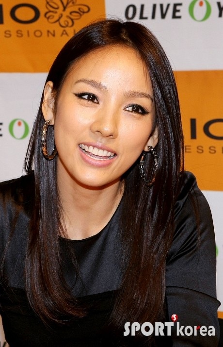 Lee Hyori gặp gỡ fan ăn mừng thành công của quảng cáo mới - 10 Lee Hyori gặp gỡ fan ăn mừng thành công của quảng cáo mới - 10