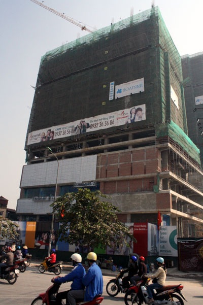 Ba mẹ con suýt bị bê tông tươi chôn sống - 5