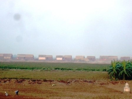 Lò gạch thủ công vẫn vô tư “hành” dân  - 2