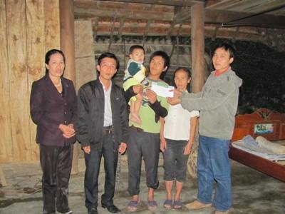 Quà nhân ái tiếp tục đến với hai hoàn cảnh đáng thương - 1