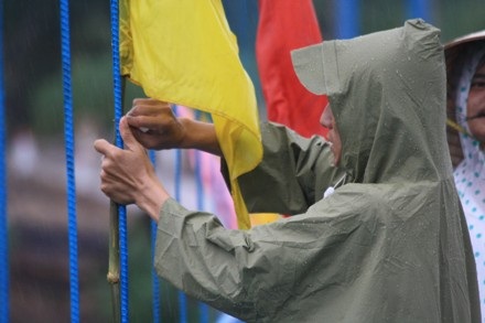 Hối hả chuẩn bị khánh thành cầu Khuyến học & Dân trí bắc qua sông Pô Kô  - 5