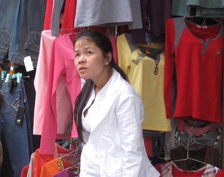 Rét tăng cường ở miền Bắc, lũ miền Trung lại căng thẳng - 1 Rét tăng cường ở miền Bắc, lũ miền Trung lại căng thẳng - 1