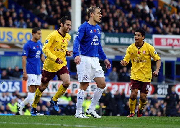 Arsenal đòi lại vị trí thứ 2 từ tay MU - 1