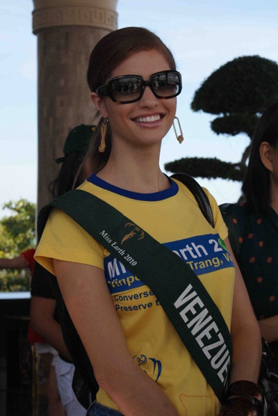 Thí sinh Hoa hậu trái đất tham gia hoạt động môi trường - 11