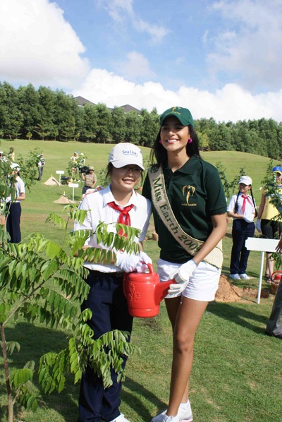 Thí sinh Hoa hậu trái đất tham gia hoạt động môi trường - 12