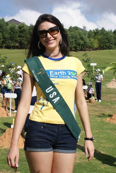Thí sinh Hoa hậu trái đất tham gia hoạt động môi trường - 14