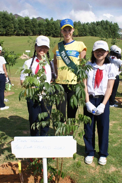Thí sinh Hoa hậu trái đất tham gia hoạt động môi trường - 17