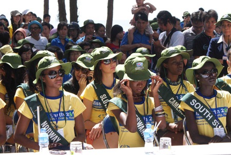 Thí sinh Hoa hậu trái đất tham gia hoạt động môi trường - 24