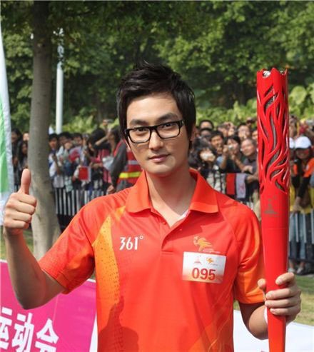 Kang Ta được cổ vũ nhiệt tình tại Asian Games 2010 - 1 Kang Ta được cổ vũ nhiệt tình tại Asian Games 2010 - 1