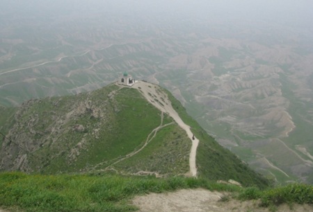 Nghĩa địa “nhạy cảm” thu hút du khách ở Iran - 2 Nghĩa địa “nhạy cảm” thu hút du khách ở Iran - 2