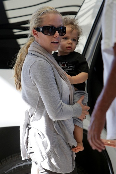 Cậu nhóc nhà Kendra Wilkinson càng lớn càng đáng yêu - 11 Cậu nhóc nhà Kendra Wilkinson càng lớn càng đáng yêu - 11