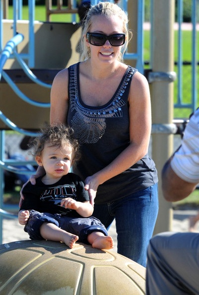 Cậu nhóc nhà Kendra Wilkinson càng lớn càng đáng yêu - 1 Cậu nhóc nhà Kendra Wilkinson càng lớn càng đáng yêu - 1