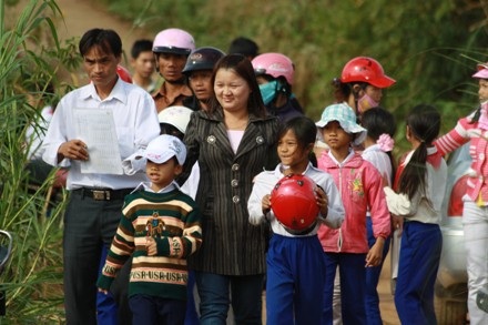Cầu Pô Kô: Vạn tấm lòng đã nối lại đôi bờ vui - 6