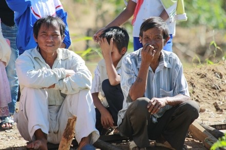 Cầu Pô Kô: Vạn tấm lòng đã nối lại đôi bờ vui - 7