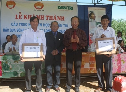 Cầu Pô Kô: Vạn tấm lòng đã nối lại đôi bờ vui - 9