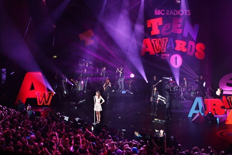 Katy Perry; Taylor Swift đọ dáng tại lễ trao giải Teen Awards - 35 Katy Perry; Taylor Swift đọ dáng tại lễ trao giải Teen Awards - 35