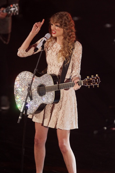 Katy Perry; Taylor Swift đọ dáng tại lễ trao giải Teen Awards - 27 Katy Perry; Taylor Swift đọ dáng tại lễ trao giải Teen Awards - 27