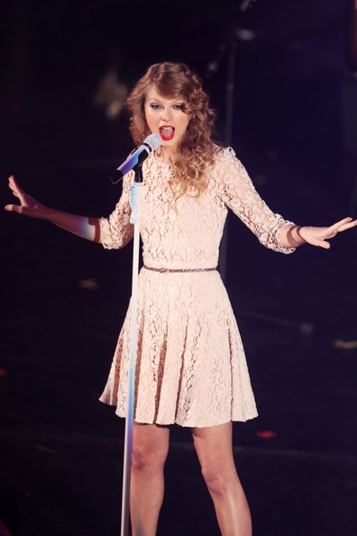 Katy Perry; Taylor Swift đọ dáng tại lễ trao giải Teen Awards - 32 Katy Perry; Taylor Swift đọ dáng tại lễ trao giải Teen Awards - 32