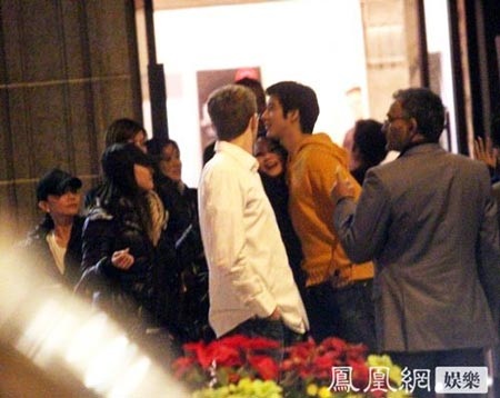 Vương Lực Hoành thân mật với Trương Thiều Hàm - 1