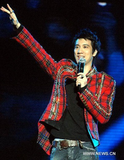 Vương Lực Hoành thân mật với Trương Thiều Hàm - 5