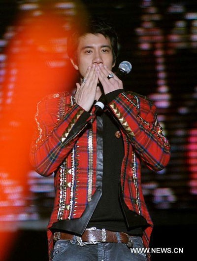 Vương Lực Hoành thân mật với Trương Thiều Hàm - 3