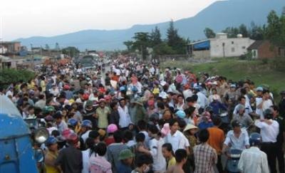 Hà Tĩnh: Các đối tượng đốt xe CSGT hầu toà - 1 Hà Tĩnh: Các đối tượng đốt xe CSGT hầu toà - 1