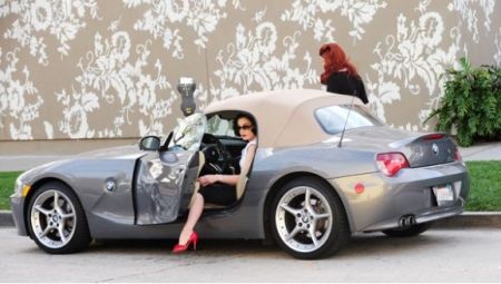Vũ nữ thoát y “phải lòng” BMW Z4 - 4 Vũ nữ thoát y “phải lòng” BMW Z4 - 4