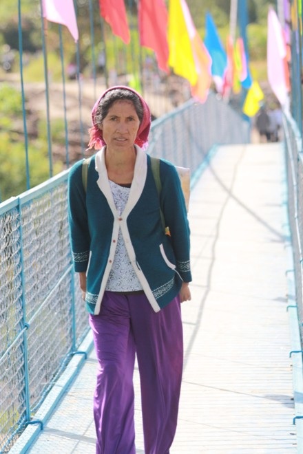 Niềm vui trẻ thơ bên cây cầu mới - 12