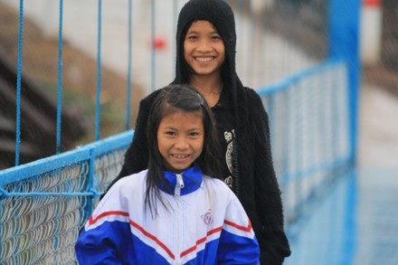 Niềm vui trẻ thơ bên cây cầu mới - 3