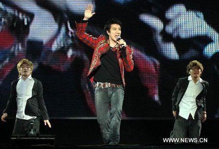 Vương Lực Hoành thân mật với Trương Thiều Hàm - 4