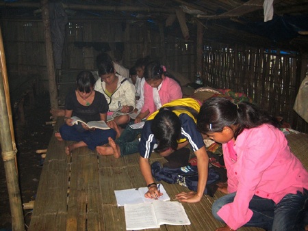 Học sinh Trường THCS bán trú cụm xã Trà Nam (huyện Nam Trà My, Quảng Nam). (Ảnh: Công Bính)