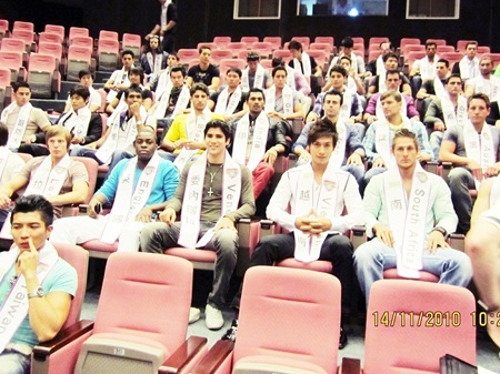 Gia Ngọc “đua sắc” với Manhunt International 2010 - 1 Gia Ngọc “đua sắc” với Manhunt International 2010 - 1