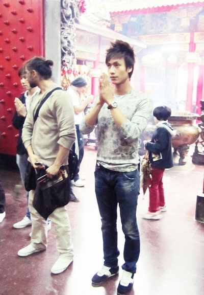 Gia Ngọc “đua sắc” với Manhunt International 2010 - 9 Gia Ngọc “đua sắc” với Manhunt International 2010 - 9