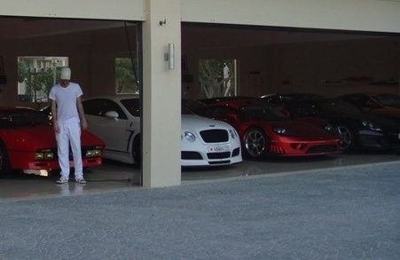 Bộ sưu tập siêu xe của gia đình hoàng tộc Bahrain - 11