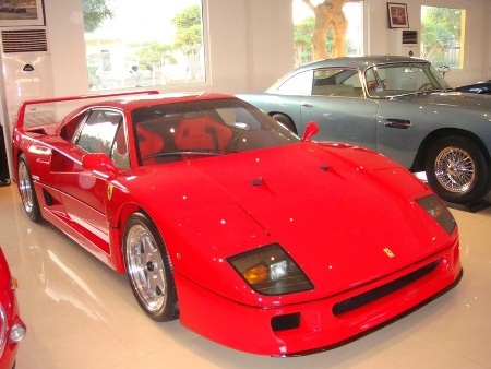 Bộ sưu tập siêu xe của gia đình hoàng tộc Bahrain - 4