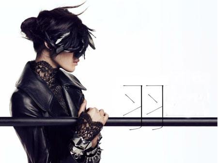 Siêu mẫu Ming Xi gợi cảm với hình ảnh “thiên nga đen” - 1 Siêu mẫu Ming Xi gợi cảm với hình ảnh “thiên nga đen” - 1