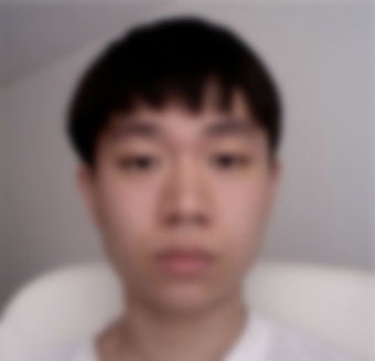 Teen kiếm được hàng trăm ngàn USD nhờ iPhone 4 trắng - 2