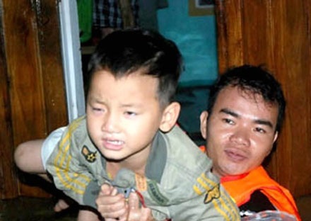 Quê nghèo lại chìm trong lũ - 2 Quê nghèo lại chìm trong lũ - 2