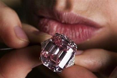 Viên kim cương hồng quý hiếm lập giá kỷ lục - 3