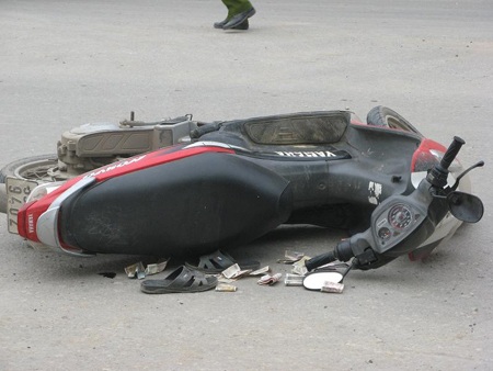 Xe tải chèn qua người, 1 thanh niên chết thảm - 1 Xe tải chèn qua người, 1 thanh niên chết thảm - 1