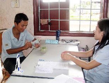 Nơi dân chật vật… đếm tiền vì nhiều quá - 2 Nơi dân chật vật… đếm tiền vì nhiều quá - 2